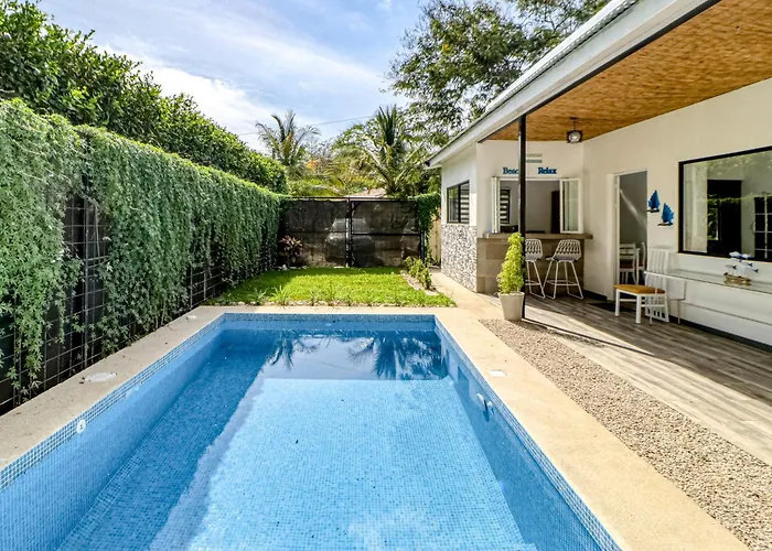 Pool & Entertaining Patio: Playa Carrillo Hébergement de vacances Puerto Carrillo